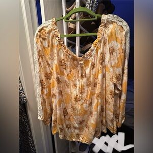 Women’s floral top size XXL